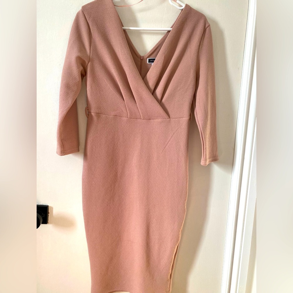 Dusty rose bodycon midi dress. Belt not included.  SMALL